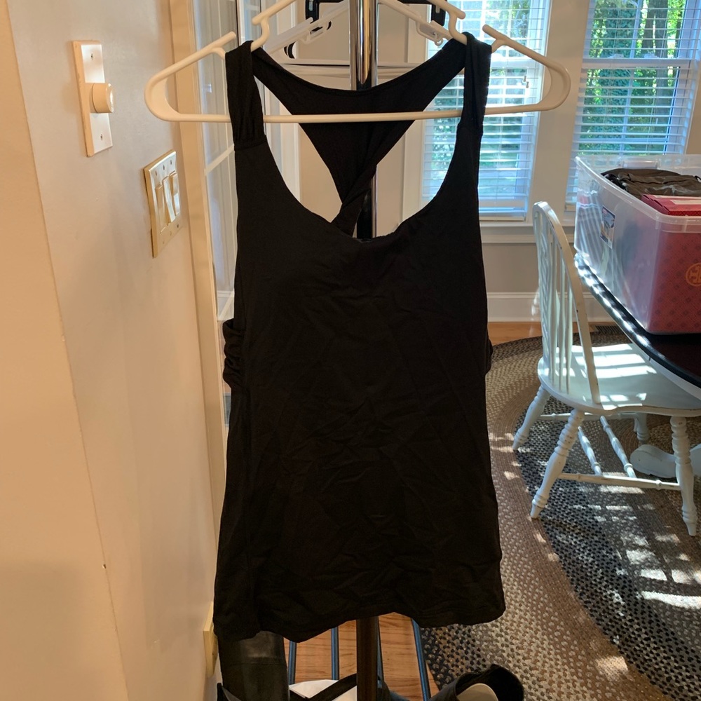 EUC Lulu lemon tank with twist back